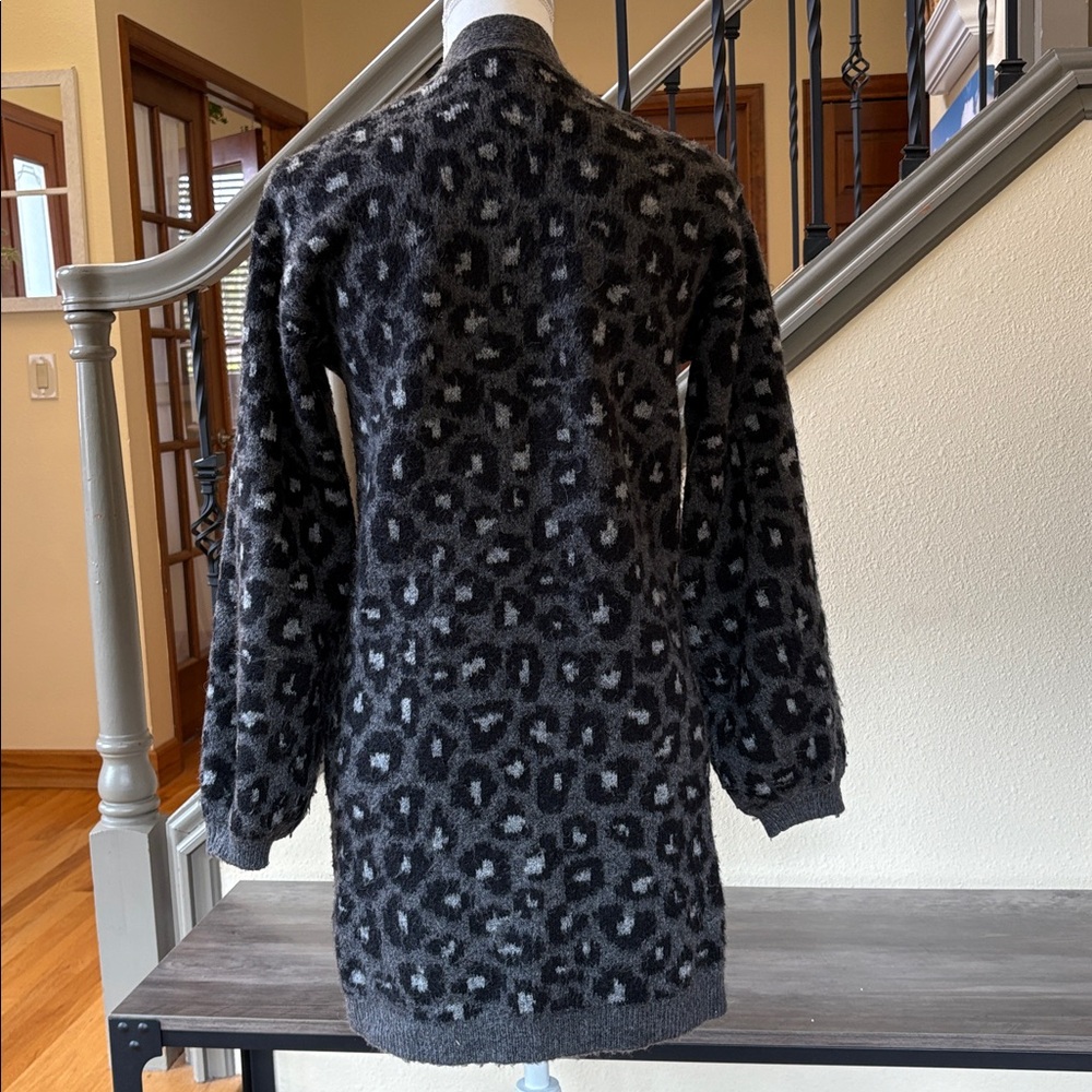 Abercrombie & Fitch Gray & Black Leopard Print Cardigan Size XS - Picture 4 of 16
